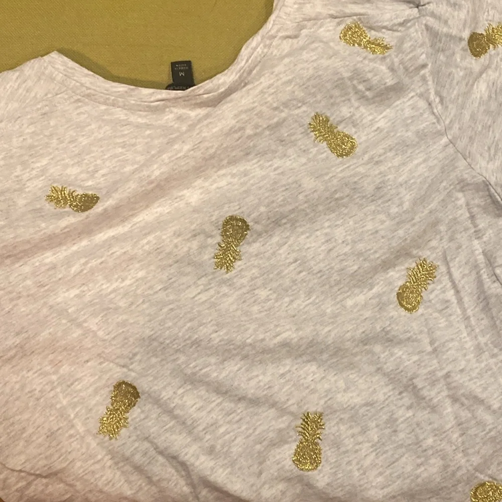 Banana Republic Heather Gray T-Shirt with gold pineapples - Picture 5 of 5